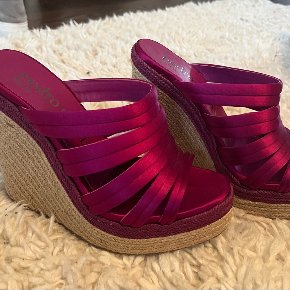 PEDRO GARCIA NWOT fuchsia wedge